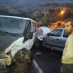 Derecik'te Trafik Kazasi Açiklamasi 2 Yarali