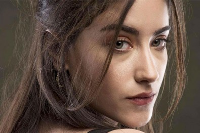 Hamile Hazal Kaya'dan karnı burnunda poz!