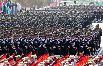 Iran'da Askeri Geçit Töreni Düzenlendi