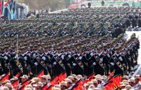 Iran'da Askeri Geçit Töreni Düzenlendi