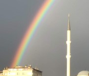 Istanbul'da Gökkusagi Sürprizi Kartpostallik Görüntüler Olustu