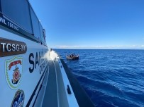 Izmir Açiklarinda 129 Göçmen Kurtarildi, 3 Göçmen Kaçakçisi Yakalandi