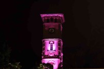 Izmit Saat Kulesi Mor Renge Büründü