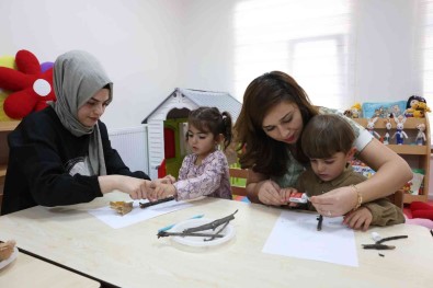 KAÇEM'de Anneler Kursta, Çocuklar Oyunda