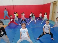 Sandikli'da Spor Egitimleri 9 Farkli Bransta Bin 200 Sporcu Ile Devam Ediyor