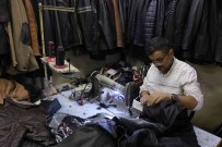 10 Yasinda Çekiç Sesine Kulak Verdi, 35 Yildir Deri Mont Onariyor