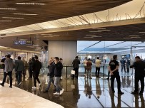 57 Bin TL'lik Cep Telefonunu Almak Için Kuyruga Girdiler