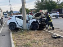 Aydinlatma Diregine Çarpan Otomobilin Sürücüsü Öldü