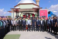 Çiftçilerin Traktörüne Reflektör Takildi