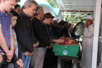 Kardesinden Ablasinin Tabutuna Son Dokunus