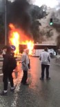 Seyir Halindeki Yolcu Otobüsü Alev Alev Yandi