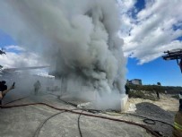 Arnavutköy'de yangın paniği! İşçiler çatıda mahsur kaldı
