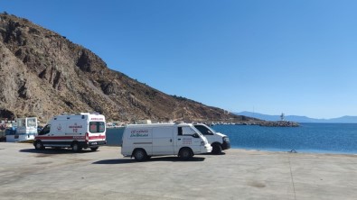 Çanakkale'de Mülteci Teknesi Batti Açiklamasi 6 Ölü, 1 Kayip