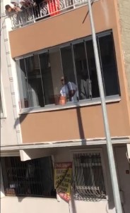 Annesini Öldürdü, Kafasini Balkondan Asagi Atti, O Anlar Kameraya Yansidi