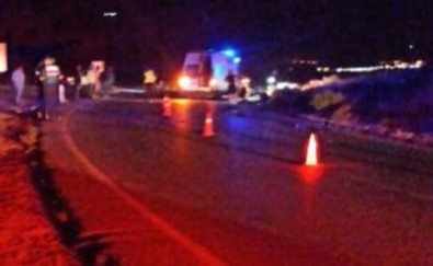 Çesme'de Alkollü Sürücü Motosiklete Çarpti Açiklamasi 1 Ölü