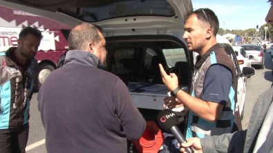 Kadiköy'de, Baskasinin Ehliyetini Kullanan Taksici Denetime Takildi Ceza Üstüne Ceza Yagdi, Araci Trafikten Men Edildi