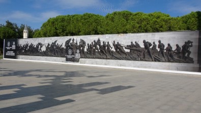 Sehitler Abidesi'nde Bulunan Rölyef Restore Edilecek