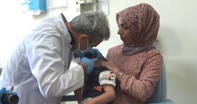 Türkiye'de Yilda Yaklasik 2 Bin 500 Yeni Dogan Bebege Isitme Tanisi Konuluyor