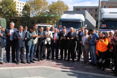 5 Bin 700 Yardim Malzemesi Pakistan'a Dogru Yola Çikti