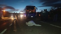Antalya'da Tur Otobüsü Motosiklete Çarpti Açiklamasi 1 Ölü