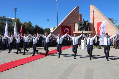 Atatürk Üniversitesi 65'Nci Akademik Yili Düzenlenen Çesitli Etkinliklerle Açildi