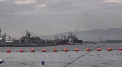 Donanma Komutanliginda Gemi Boyayan 5 Asker Denize Düstü