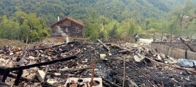 Kastamonu'da Alevlere Teslim Olan 6 Ev Küle Döndü