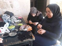 Mardin'de Kadinlar El Emeklerini Dijitalde Satarak Evlerine Katki Sunuyor