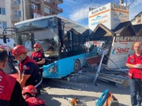 Sivas'ta halk otobüsü, 4 araç ile büfeye çarptı: 7 yaralı