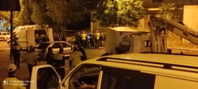 Ankara'da Park Halindeki Araçlara Çarptiktan Sonra Devrilen Kamyonetin Sürücüsü Hayatini Kaybetti