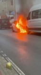 Bursa'da Park Halindeki 2 Otomobil Alev Alev Yandi