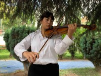 Eskisehirli Genç Bestekâr Notalariyla Büyülüyor