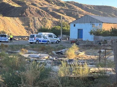 Gözünü Tasla Yaralayan Adami Tüfekle Vurdu