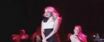 Hadise yine ağladı