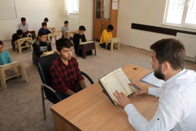 Hafiz Fabrikasi Yilda 35 Ögrenciyi Mezun Ediyor