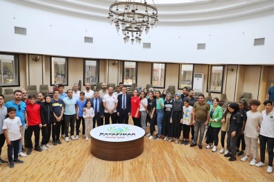 Kayapinar Belediyesi Basarili 25 Ögrenciyi Ödüllendirdi