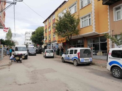 Kötü Kokunun Altindan Ölüm Çikti