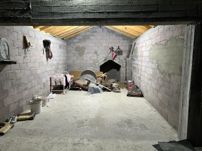 Söminenin Toprak Zeminine Gömülü 9 Kilo 750 Gram Esrar Ele Geçirildi