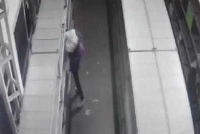 Çaldıkları 2 milyon 450 bin liralık telefonları ucuza satmak isterken yakalandılar
