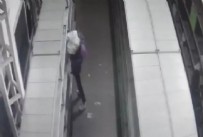 Çaldıkları 2 milyon 450 bin liralık telefonları ucuza satmak isterken yakalandılar
