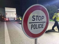 Çekya, Slovakya Sinirinda Kontrollere Basladi