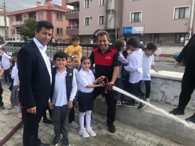 Gediz'de Ögrencilerden Itfaiye Müdürlügü'nde