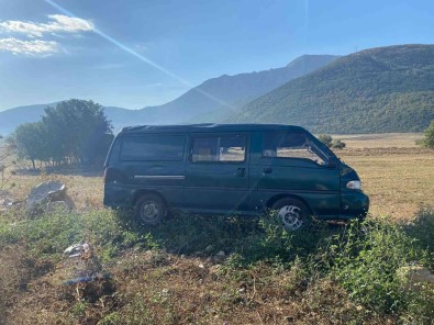 Yola Dökülen Yag Kazalara Davetiye Çikardi, 3 Kisi Yaralandi