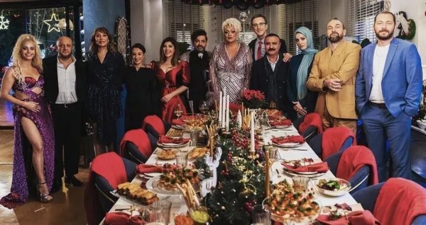 İrem Sak başörtü taktı