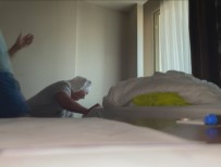 Babasini Çekiçle Öldüren Rus Gencin Annesine Saldirdigi Anlarin Da Görüntüsü De Ortaya Çikti