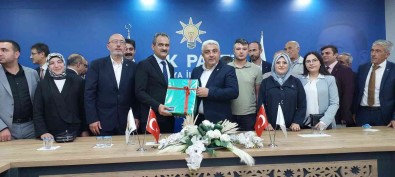 Baskan Çaliskan Açiklamasi 'KYK Yurdu Yapimi Için Bakan Özer'den Olumlu Yanit Aldik'