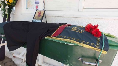 Burhaniyeli Avukat Cübbesiyle Son Yolculuguna Ugurlandi