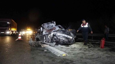 Bursa'da Kamyona Arkadan Çarpan Lüks Otomobil Hurdaya Döndü Açiklamasi 1 Ölü