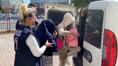 'Hirsizlik' Suçundan Aranan Kadin Çatidaki Özel Bölmede Yakalandi