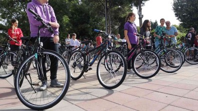 Ortaca'da 55 Çocuga Bisiklet Hediye Edildi